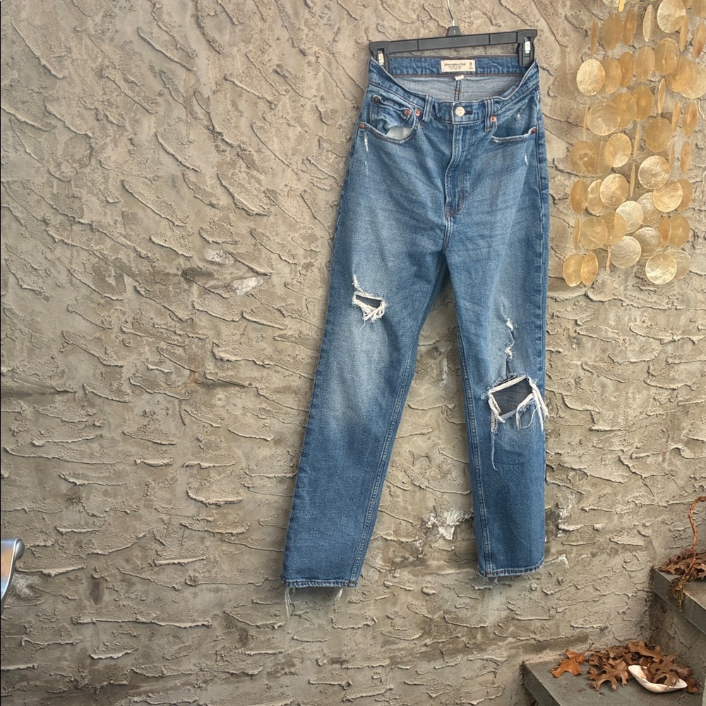 Abercrombie & Fitch Ankle Straight Ultra High Rise Ripped Distressed Denim Sz 26